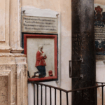 La Columna del Cautivo: La Historia de Amor y Fe Grabada a Uña en la Mezquita de Córdoba