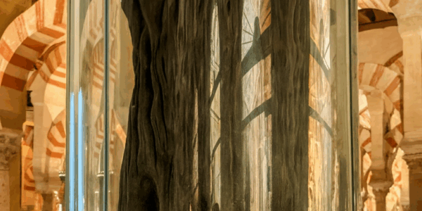 La Columna del Infierno: El Pilar de la Mezquita de Córdoba que Huele a Azufre