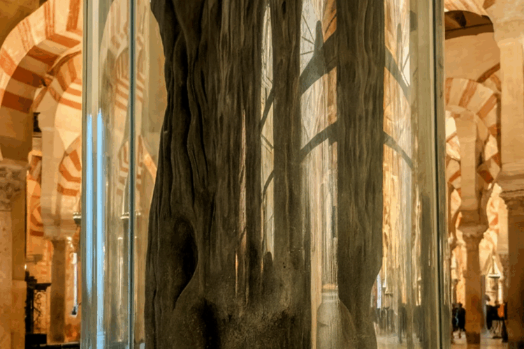 La Columna del Infierno: El Pilar de la Mezquita de Córdoba que Huele a Azufre