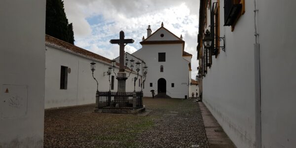 Qué calzado llevar a Córdoba: la guía definitiva para hombres y mujeres para conocer la ciudad sin sufrimiento