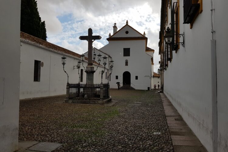 Qué calzado llevar a Córdoba: la guía definitiva para hombres y mujeres para conocer la ciudad sin sufrimiento