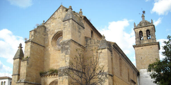 El Casco Histórico de Córdoba: Cómo Conquistar el Corazón de la Villa y la Axerquía sin Morir en el Intento