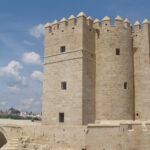La Torre de la Calahorra: Testigo milenario en la entrada a Córdoba