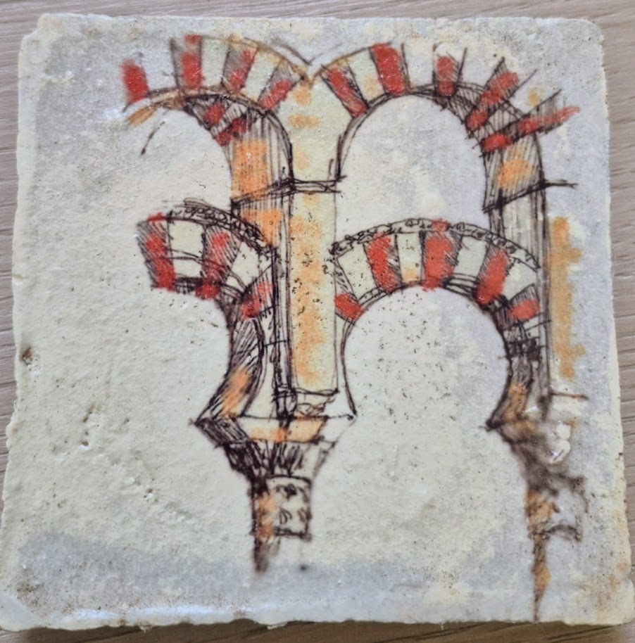 Azulejo 10x10 – Arcos Bicolores de la Mezquita de Córdoba Azulejo 10x10 – Arcos Bicolores de la Mezquita de Córdoba