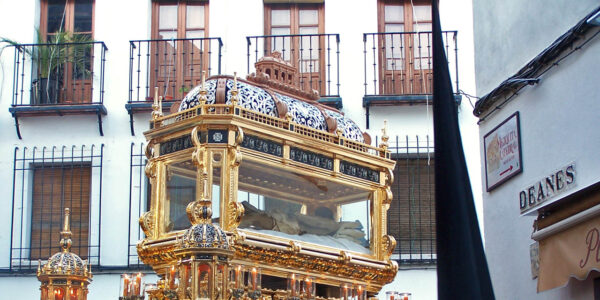 Viernes Santo en C&oacute;rdoba 2026: Gu&iacute;a de itinerarios y mejores sitios estrat&eacute;gicos